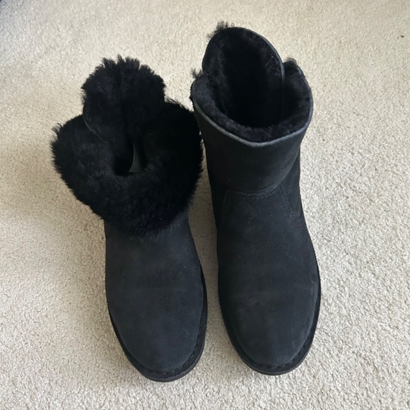 Ugg size 6 black Naiyah boots - Picture 2 of 5